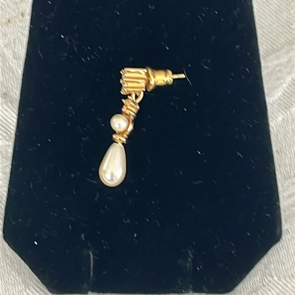 Vintage Gold Pearl & Diamond Dangle Earrings - Picture 4 of 5